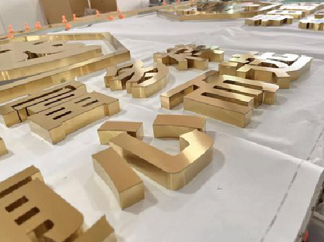 思礼拉丝不锈钢字的特点。